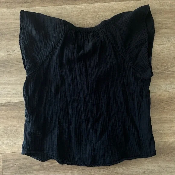 Universal Thread woman’s gauze, black blouse size extra small –EUC - Picture 4 of 6